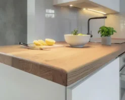 Arbeitsplatte Buche Natur massiv B/C 1 Längskante gerundet, keilgezinkt 3000 x 900 x 27mm
