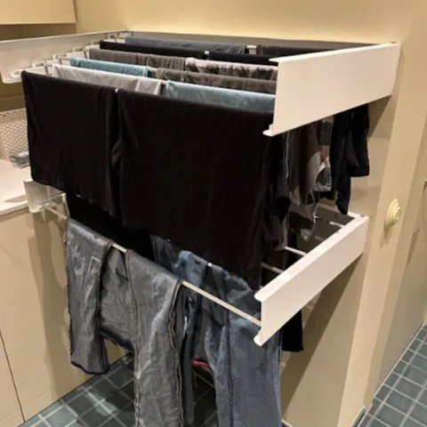 Ausziehbarer Balkon-Wäscheständer Foxydry Hide 101 cm aus Aluminium – wetterfest, platzsparend, Tragkraft 25 kg
