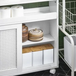 Badezimmerschrank mit Rollen, höhenverstellbaren Böden und weißer Nische BZR119-W