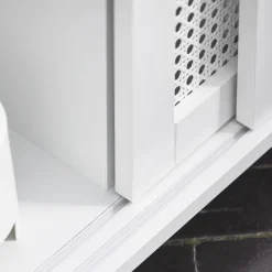 Badezimmerschrank mit Rollen, höhenverstellbaren Böden und weißer Nische BZR119-W
