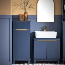 Badezimmerschrank schmal mit ausklappbarem Wäschesack und blauer Schublade BZR114-B