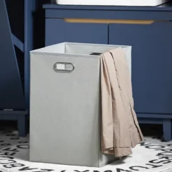 Badezimmerschrank schmal mit ausklappbarem Wäschesack und blauer Schublade BZR114-B