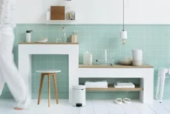 Brabantia Klassischer Tretmülleimer Mit Soft Verschluss 3 Liter HxBxT 26,4 x 16,8 x 23,5 cm Metall Weiß