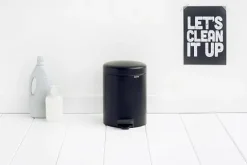 Brabantia Klassischer Tretmülleimer Mit Soft Verschluss 5 Liter HxBxT 30,2 x 26,3 x 21,7 cm Metall Metallik Schwarz