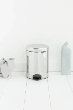 Brabantia Klassischer Tretmülleimer Mit Soft Verschluss 5 Liter HxBxT 30,2 x 26,3 x 21,7 cm Metall Edelstahl