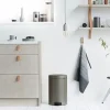 Brabantia Klassischer Tretmülleimer Mit Soft Verschluss 20 Liter HxBxT 46,7 x 29 x 38 cm Metall Platin