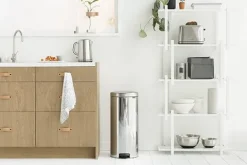 Brabantia Klassischer Tretmülleimer Mit Soft Verschluss 30 Liter HxBxT 67,9 x 29,3 x 38 cm Metall Edelstahl