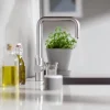 BRITA Küchenarmatur yource pro select (Edelstahl, rund) inkl. 1 x yource CO2-Zylinder und 1 x BRITA P 3000-S Filterkartusche – Küchenarmatur zum Filtern und Sprudeln von Wasser direkt aus der Leitung
