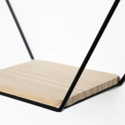 Doppeltes sechseckiges Wandregal aus Metall mit 2 Holzböden – 30,5 x 41 cm – Schwarz