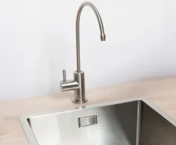 Entnahmehahn für Wasserfilter, Osmoseanlage aus hochwertigem, gebürstetem Edelstahl.