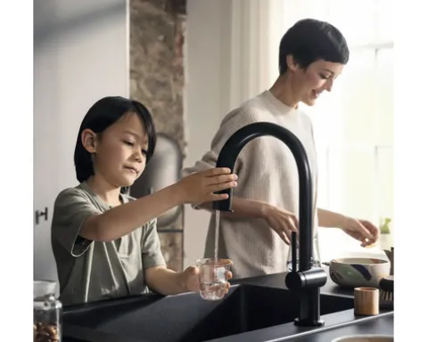 hansgrohe Küchenarmatur mit Filterfunktion AQITTURA M91 schwarz matt mit Schlauchbox und Filterkopf 76826670