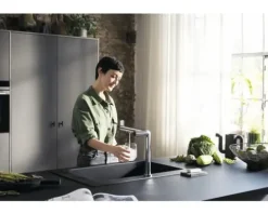 hansgrohe Küchenarmatur mit Filter- und Sprudelfunktion AQITTURA M91 SodaSystem 240 chrom mit Filterkopf, Mineralisierungskartusche Harmony mit Filter, CO2 Flasche und SodaBase ComfortZone 76810000