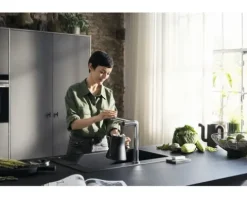 hansgrohe Küchenarmatur mit Filter- und Sprudelfunktion AQITTURA M91 SodaSystem 240 chrom mit Filterkopf, Mineralisierungskartusche Harmony mit Filter, CO2 Flasche und SodaBase ComfortZone 76810000