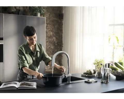 hansgrohe Küchenarmatur mit Filterfunktion SodaSystem AQITTURA M91 chrom mit Schlauchbox, Filterkopf, Mineralisierungskartusche Harmony mit Filter, CO2 Flasche und SodaBase 76806000
