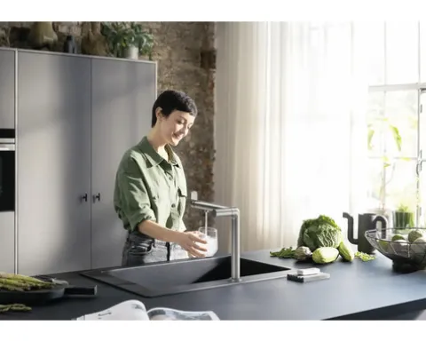 hansgrohe Küchenarmatur mit Filter- und Sprudelfunktion AQITTURA M91 SodaSystem 240 edelstahl gebürstet mit Filterkopf, Mineralisierungskartusche Harmony mit Filter, CO2 Flasche und SodaBase ComfortZone 76810800