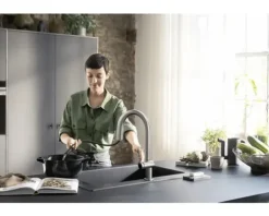 hansgrohe Küchenarmatur mit Filterfunktion SodaSystem AQITTURA M91 edelstahl gebürstet mit Schlauchbox, Filterkopf, Mineralisierungskartusche Harmony mit Filter, CO2 Flasche und SodaBase76806800