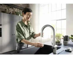 hansgrohe Küchenarmatur mit Filterfunktion SodaSystem AQITTURA M91 edelstahl gebürstet mit Schlauchbox, Filterkopf, Mineralisierungskartusche Harmony mit Filter, CO2 Flasche und SodaBase76806800