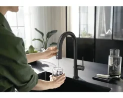 hansgrohe Küchenarmatur mit Filterfunktion SodaSystem AQITTURA M91 schwarz matt mit Schlauchbox, Filterkopf, Mineralisierungskartusche Harmony mit Filter, CO2 Flasche und SodaBase76806670