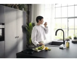 hansgrohe Küchenarmatur mit Filterfunktion SodaSystem AQITTURA M91 schwarz matt mit Schlauchbox, Filterkopf, Mineralisierungskartusche Harmony mit Filter, CO2 Flasche und SodaBase76806670