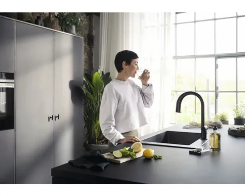 hansgrohe Küchenarmatur mit Filterfunktion SodaSystem AQITTURA M91 schwarz matt mit Schlauchbox, Filterkopf, Mineralisierungskartusche Harmony mit Filter, CO2 Flasche und SodaBase76806670