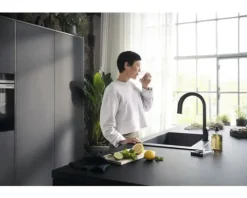 hansgrohe Küchenarmatur mit Filterfunktion SodaSystem AQITTURA M91 schwarz matt mit Schlauchbox, Filterkopf, Mineralisierungskartusche Harmony mit Filter, CO2 Flasche und SodaBase76806670