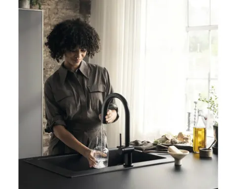 hansgrohe Küchenarmatur mit Filterfunktion SodaSystem AQITTURA M91 schwarz matt mit Schlauchbox, Filterkopf, Mineralisierungskartusche Harmony mit Filter, CO2 Flasche und SodaBase76806670