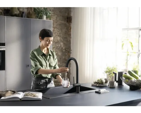 hansgrohe Küchenarmatur mit Filterfunktion SodaSystem AQITTURA M91 schwarz matt mit Schlauchbox, Filterkopf, Mineralisierungskartusche Harmony mit Filter, CO2 Flasche und SodaBase76806670