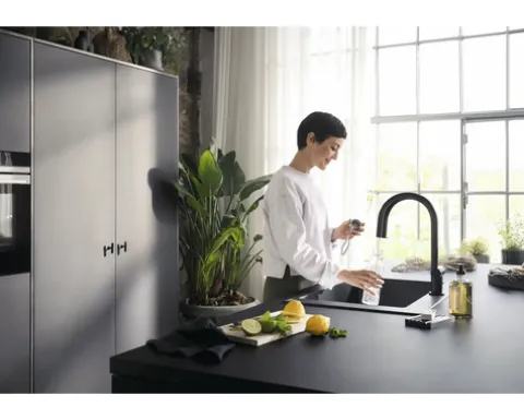 hansgrohe Küchenarmatur mit Filterfunktion SodaSystem AQITTURA M91 schwarz matt mit Schlauchbox, Filterkopf, Mineralisierungskartusche Harmony mit Filter, CO2 Flasche und SodaBase76806670