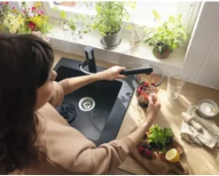 hansgrohe Küchenarmatur mit Handbrause ZESIS 150 M33 schwarz matt 74820670