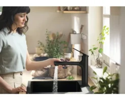 hansgrohe Küchenarmatur mit Handbrause ZESIS 160 M33 schwarz matt 74823670