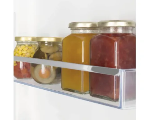 Kühl- und Gefrierkombination Amica Kühlschrank BxHxT 540 x 1810 x 576 mm Kühlteil 180 l Gefrierteil 70 l