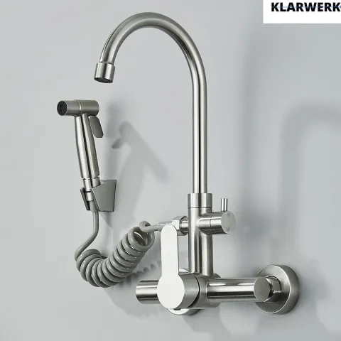 KLARWERK® Julie | Gastronomie Armatur Wandmontage Schwarz | Edelstahl Profi Küchenarmatur mit Handbrause | Mischer Wasserhahn 2 Brausen hoher Auslauf
