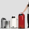 PROREGAL Klassischer Abfallsammler Mit Einwurfklappe Inneneinsatz Fußpedal 40 Liter HxBxT 73 x 46,5 x 46,5 cm Verzinkter Stahl Weiß