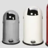 PROREGAL Klassischer Abfallsammler Mit Einwurfklappe Inneneinsatz Fußpedal 52 Liter HxBxT 88 x 46,5 x 46,5 cm Verzinkter Stahl Rot