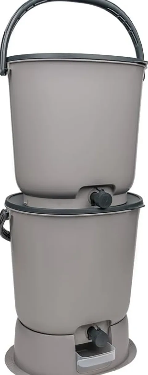 Skaza Bokashi Essential Biomülleimer Küche Set (2 x 15,3 Liter) + Base - Komposteimer Küche und Garten aus recyceltem Kunststoff - Starter Set + incl. 1 kg Fermentation Starter - Hellgrau