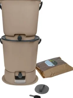 Skaza Bokashi Essential Biomülleimer Küche Set (2 x 15,3 Liter) + Base - Komposteimer Küche und Garten aus recyceltem Kunststoff - Starter Set + incl. 1 kg Fermentation Starter - Capuccino