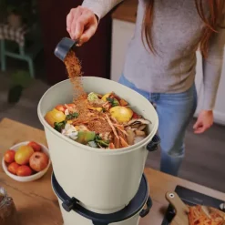 Skaza Bokashi Essential Biomülleimer Küche Set (2 x 15,3 Liter) + Base - Komposteimer Küche und Garten aus recyceltem Kunststoff - Starter Set + incl. 1 kg Fermentation Starter - Creme