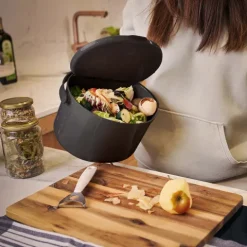 Skaza Organko Daily Biomülleimer 3,3L mit Deckel und Henkel für die Küche | Einhändiges Öffnen | Abfalleimer aus Postconsumer-Recyceltem Kunststoff (Schwarz)