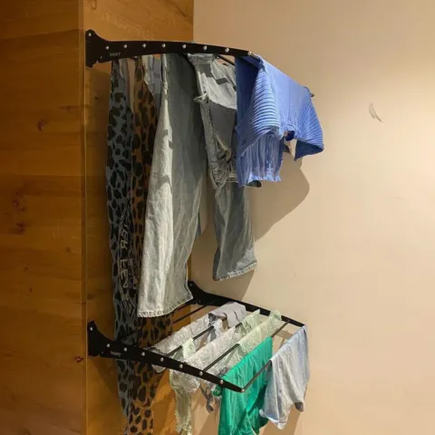 Wand-Wäscheständer Foxydry Fold 102 cm aus Aluminium – klappbar, platzsparend, Trockenlänge 8.1 m