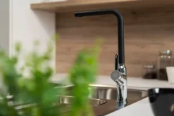 Wasserhahn Küchenarmatur, BOD, mit 360° schwenkbarem L-Auslauf, Verchromt / Schwarz Granit