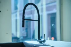 Wasserhahn Vorfenster Küchenarmatur, Umklappbar 4,5 CM, mit 360° schwenkbarem Auslauf, abnehmbare 2 strahl Handbrause, Schwarz Matt / Schwarz