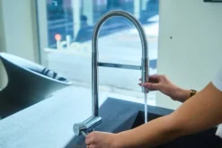 Wasserhahn Vorfenster Küchenarmatur, Umklappbar 6 CM, LINKER HEBEL, mit 360° schwenkbarem Auslauf und abnehmbare 2 strahl Handbrause