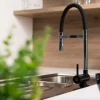Wasserhahn Vorfenster Küchenarmatur, Umklappbar 6 CM, mit 360° schwenkbarem Auslauf, abnehmbare 2 strahl Handbrause, Verchromt und Schwarz Matt
