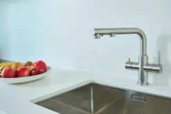 3 Wege Wasserhahn Küchenarmatur, Edelstahl Massiv mit schwenkbarem L-Auslauf und herausziehbarer Brause, Gebürstet