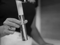 3 Wege Wasserhahn Küchenarmatur, Edelstahl Massiv mit 360° schwenkbarem Auslauf und abnehmbare 2 strahl Handbrause, PVD Schwarz Matt / Hellblau
