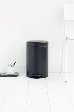 Brabantia Klassischer Tretmülleimer Mit Soft Verschluss 12 Liter HxBxT 41,1 x 25,1 x 33,8 cm Metall Metallik Schwarz
