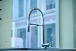 NIEDERDRUCK Wasserhahn Vorfenster Küchenarmatur, Umklappbar 4,5 CM, mit 360° schwenkbarem Auslauf, abnehmbare 2 strahl Handbrause, Verchromt